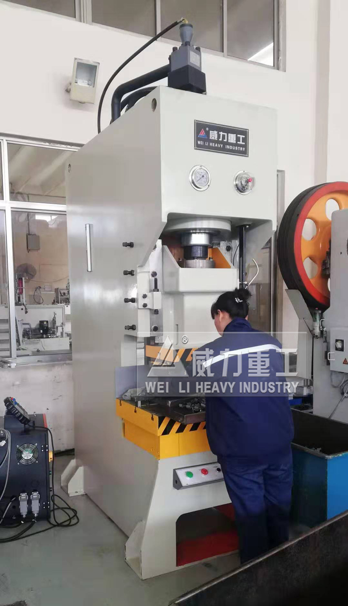 125噸數控液壓沖床做拉伸工藝