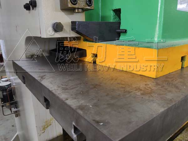 200噸氣動壓力機組成細節