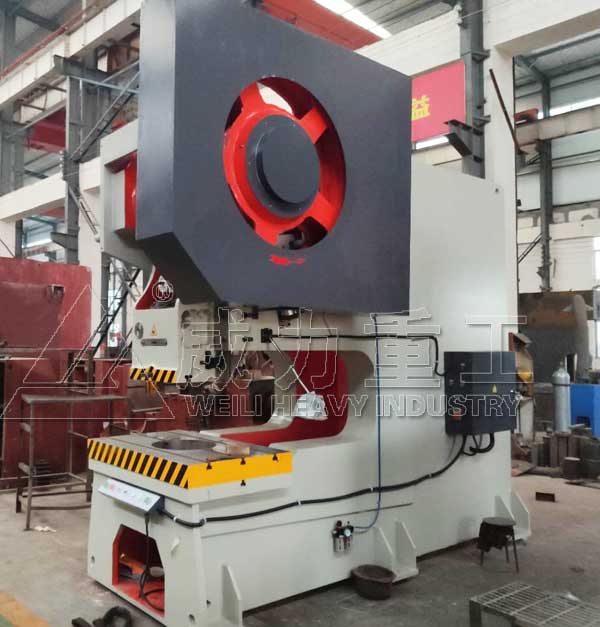 200噸沖床機(jī)械壓力機(jī)