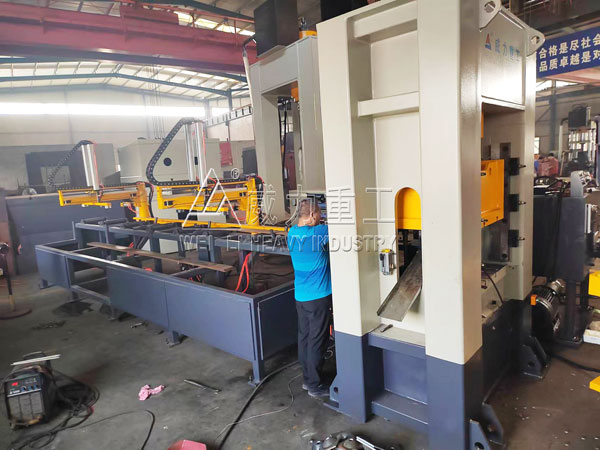 400噸閉式液壓沖床配錨桿托盤(pán)生產(chǎn)線